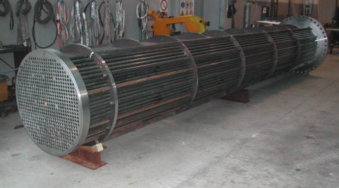 Building and retubing tube bundles